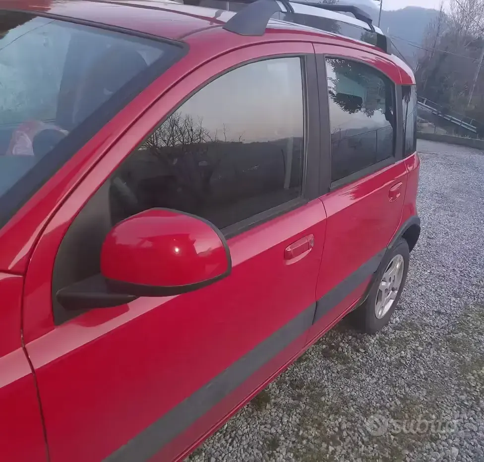 Usata Fiat Panda 4x4 69 CV (50 kW) 2011 Rosso Utilitaria