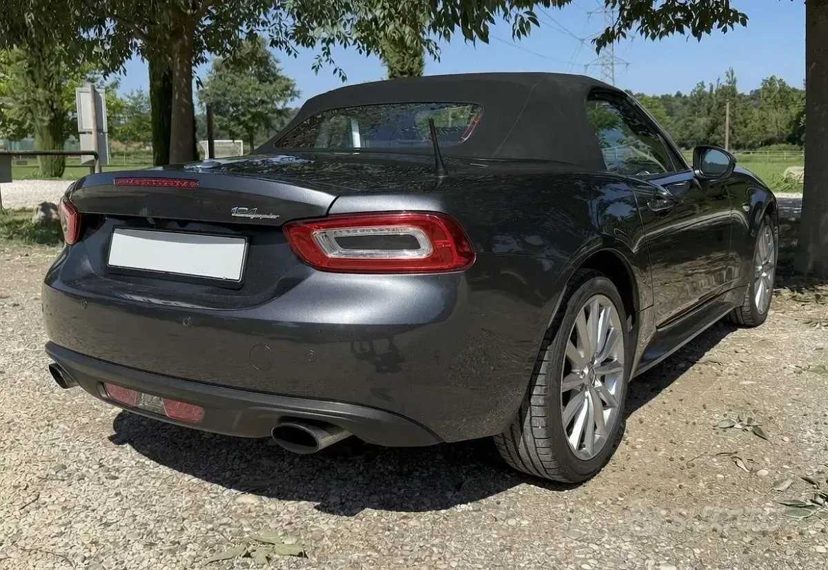 Usata Fiat 124 Spider Lusso 140 CV (102 kW) 2019 Grigio Cabrio