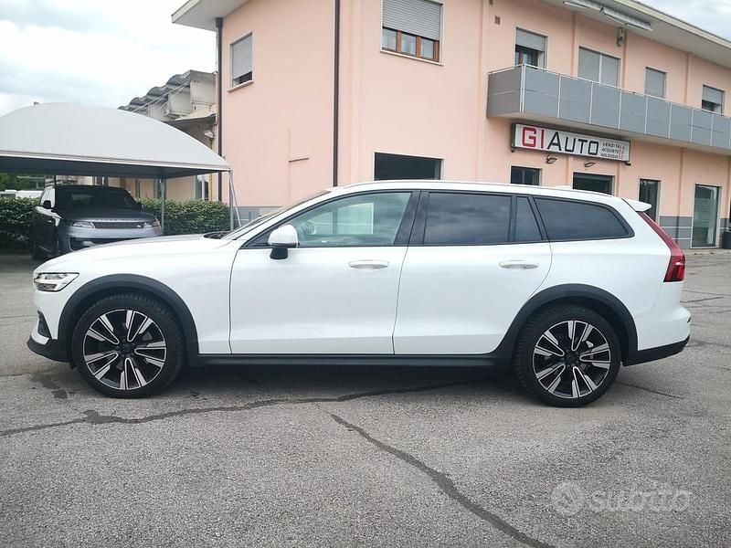 Usata Volvo V60 CC 190 CV (139 kW) 2021 Bianco Station wagon