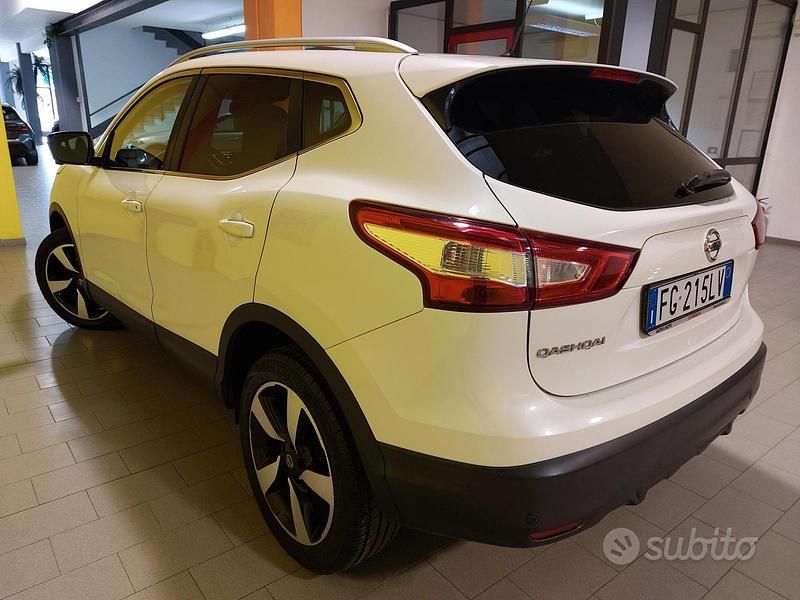 Usata Nissan Qashqai Tekna 110 CV (80 kW) 2017 Bianco SUV