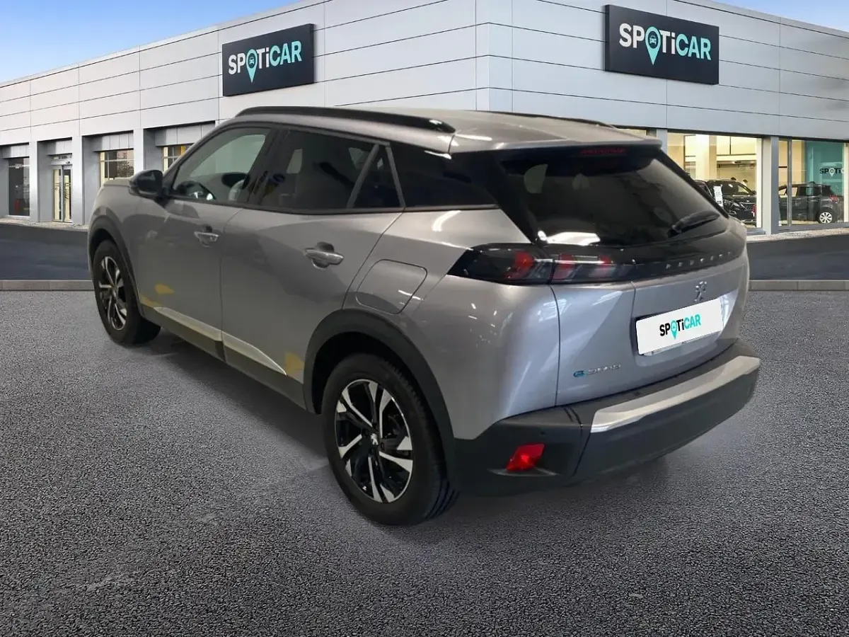Usata Peugeot e-2008 Allure 100 kW (136 CV) 2022 Grigio SUV