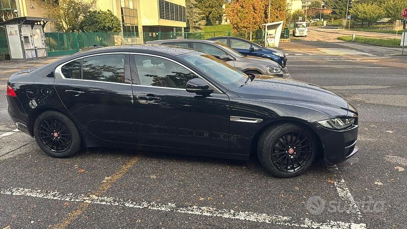 Usata Jaguar XE 200 CV (147 kW) 2016 Nero Berlina