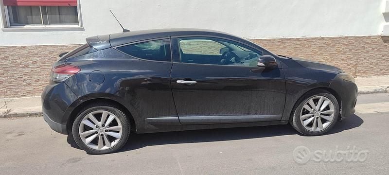 Nero Usata 2010 Renault Mégane Coupé Coupé | 700 € (Buon prezzo) - Immagine 1/3