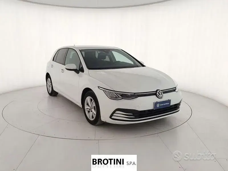 Usata VW Golf VIII Life 131 CV (96 kW) 2022 Bianco Berlina