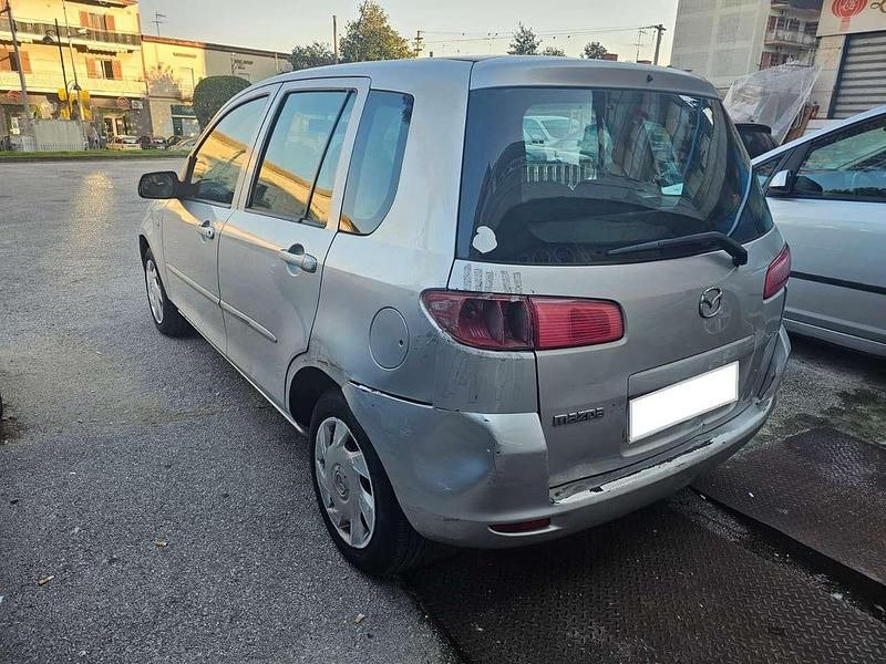 Usata Mazda 2 68 CV (50 kW) 2005 Grigio argento Utilitaria