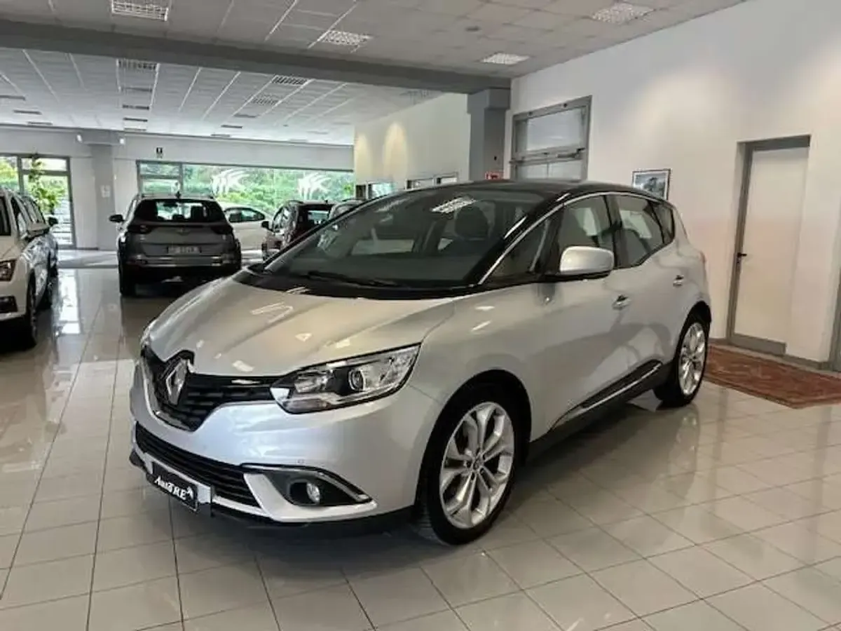 Usata Renault Scénic IV Zen 110 CV (80 kW) 2018 Argento Monovolume