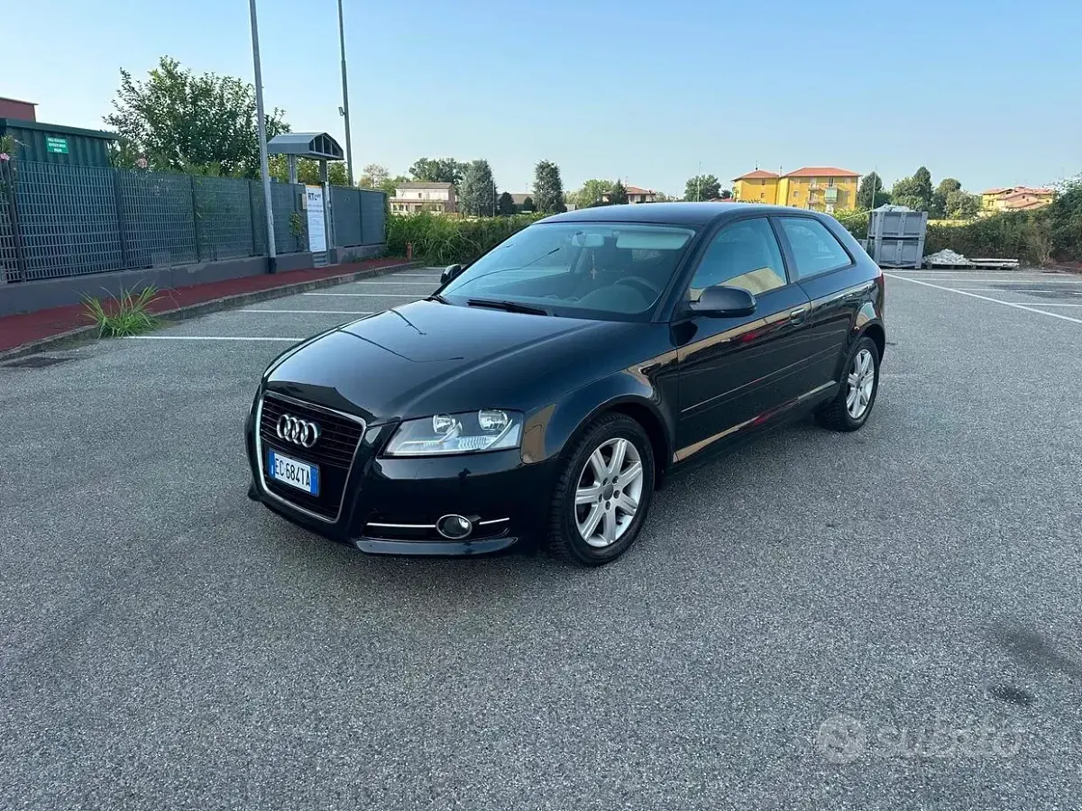 Usata Audi A3 Young 90 CV (66 kW) 2010 Nero Utilitaria