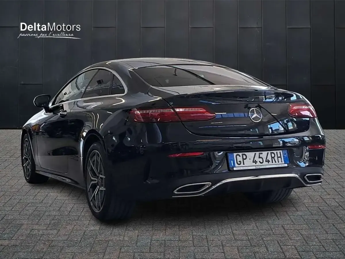 Usata Mercedes E300 Premium Plus 265 CV (194 kW) 2023 Nero Coupé