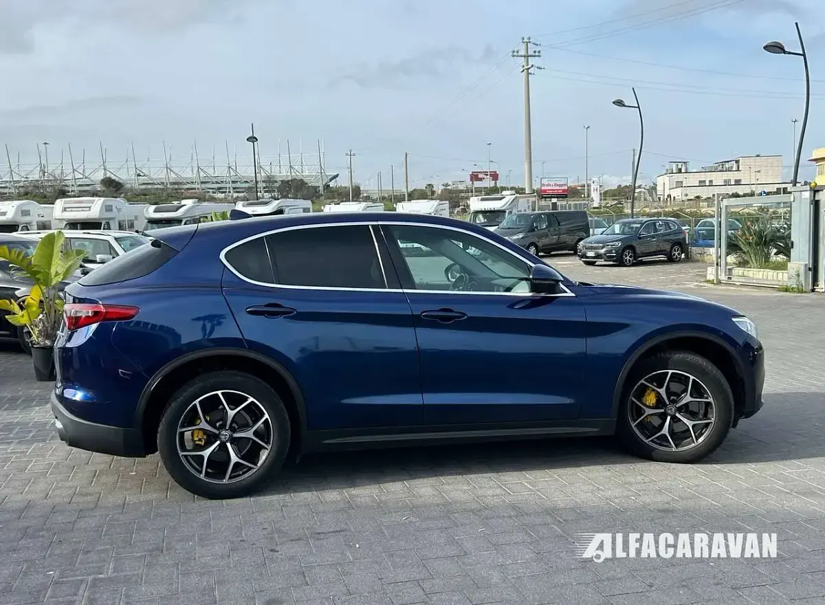 Usata Alfa Romeo Stelvio Executive 209 CV (153 kW) 2018 Blu/azzurro SUV