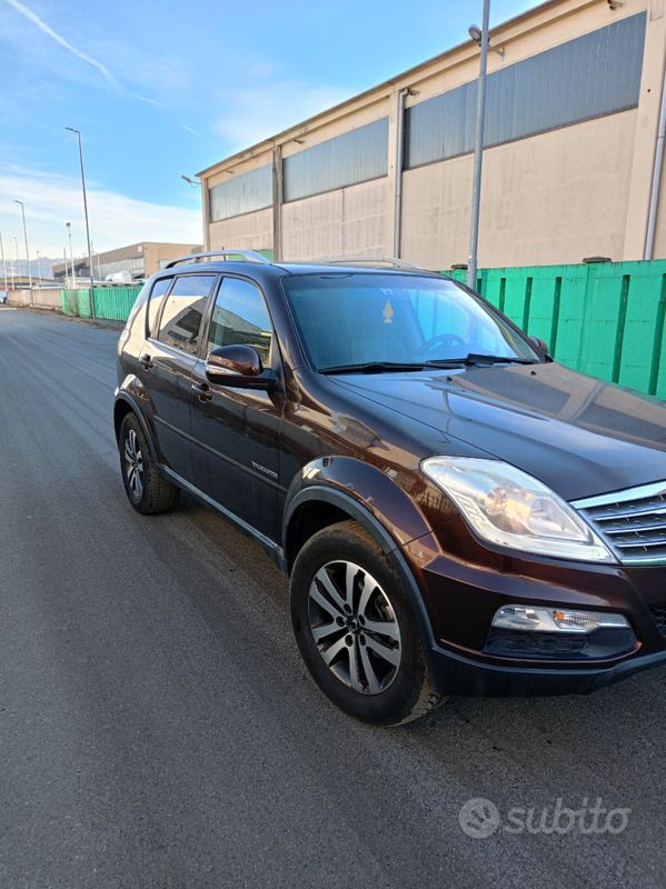 Usata SsangYong Rexton 155 CV (114 kW) 2014 Marrone SUV