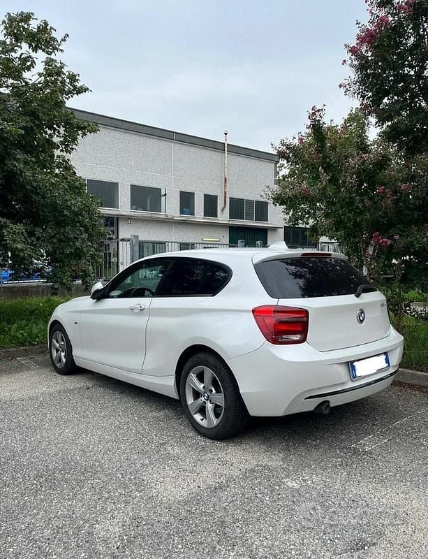 Usata BMW 118 Sport Line 143 CV (105 kW) 2013 Bianco Utilitaria