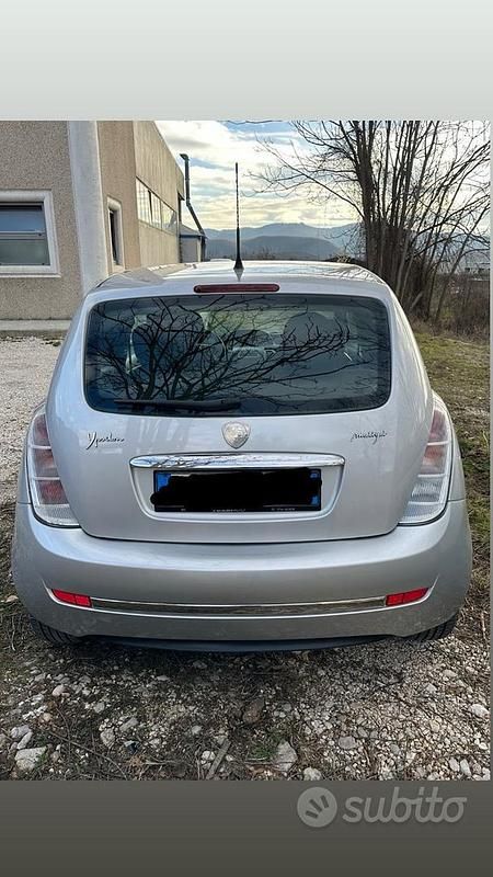 Usata Lancia Ypsilon 90 CV (66 kW) 2006 Grigio Utilitaria