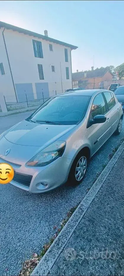 Usata Renault Clio II 75 CV (55 kW) 2010 Grigio Berlina