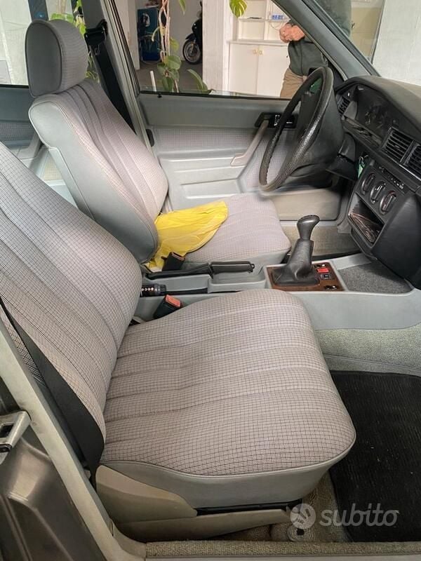 Usata Mercedes 190 122 CV (89 kW) 1984 Grigio Berlina