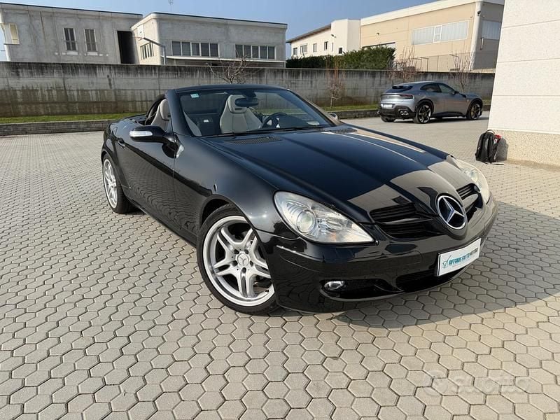 Usata Mercedes SLK200 163 CV (119 kW) 2005 Nero Cabrio