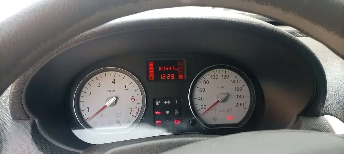 Usata Dacia Sandero Lauréate 75 CV (55 kW) 2009 Grigio Berlina