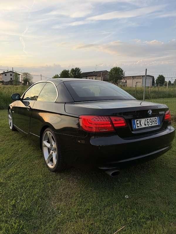 Usata BMW 320 Cabriolet 170 CV (125 kW) 2011 Nero Cabrio