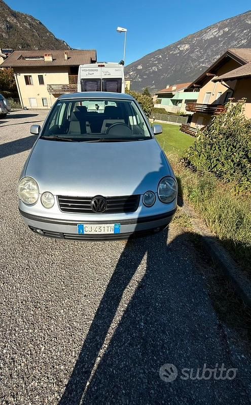 Grigio Usata 2003 VW Polo Tre volumi | 1400 € (Buon prezzo) - Immagine 1/4