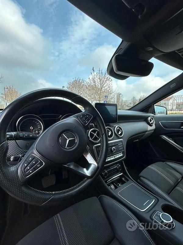 Usata Mercedes A200 136 CV (100 kW) 2017 Nero Berlina