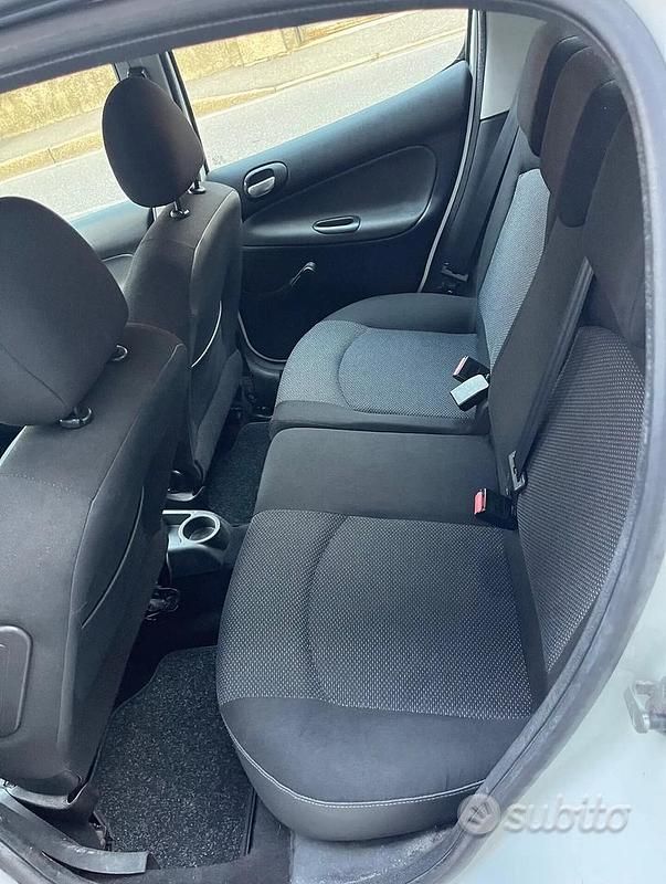 Usata Peugeot 206+ 60 CV (44 kW) 2012 Bianco Utilitaria