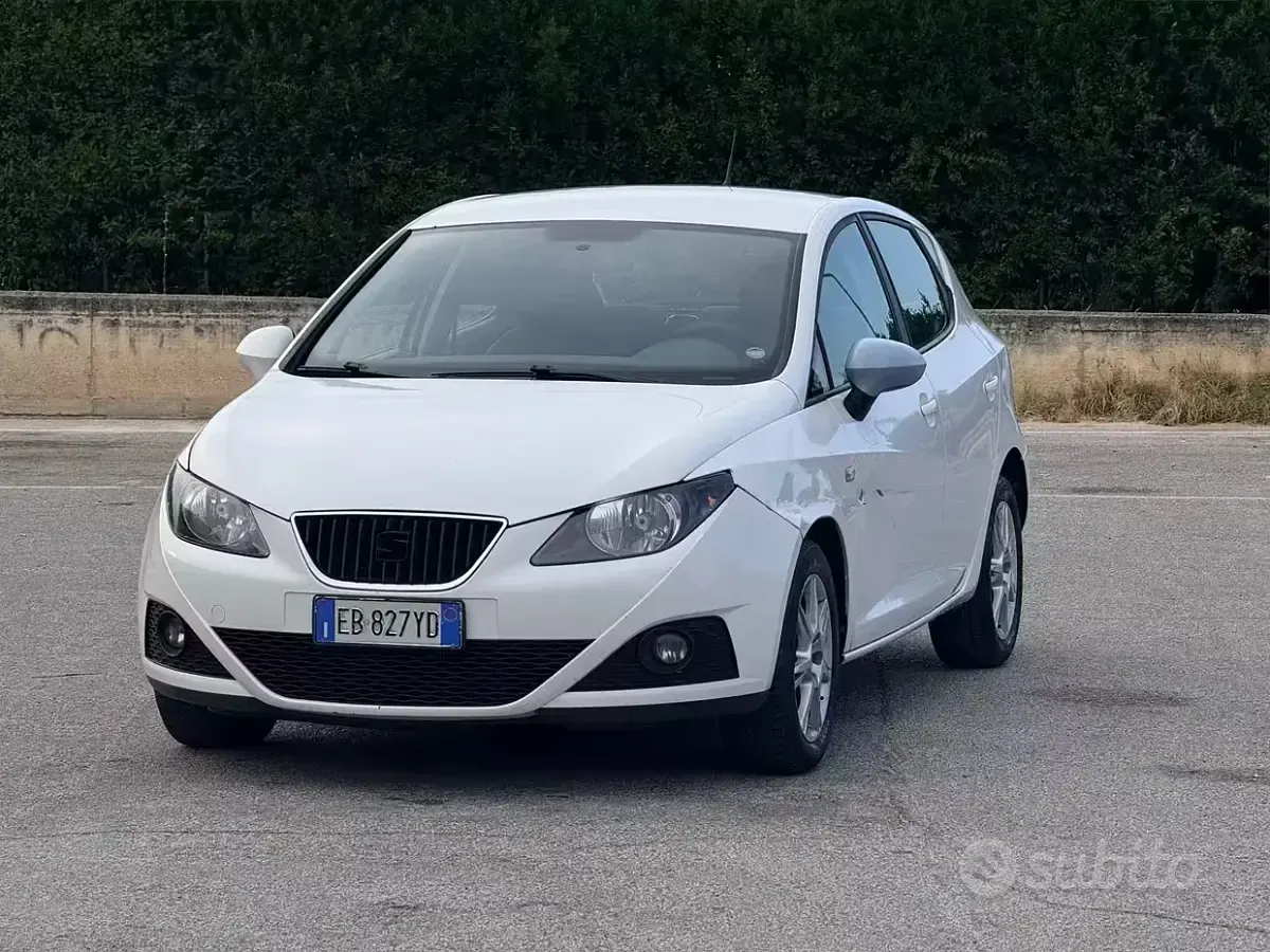 Usata Seat Ibiza 90 CV (66 kW) 2010 Beige Berlina