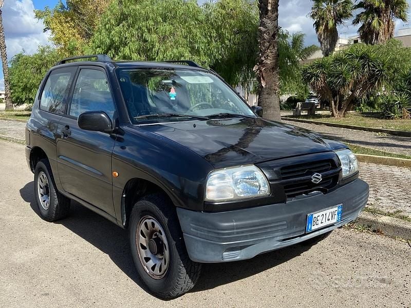 Nero Usata 1999 Suzuki Grand Vitara | 3700 € (Buon prezzo) - Immagine 1/4