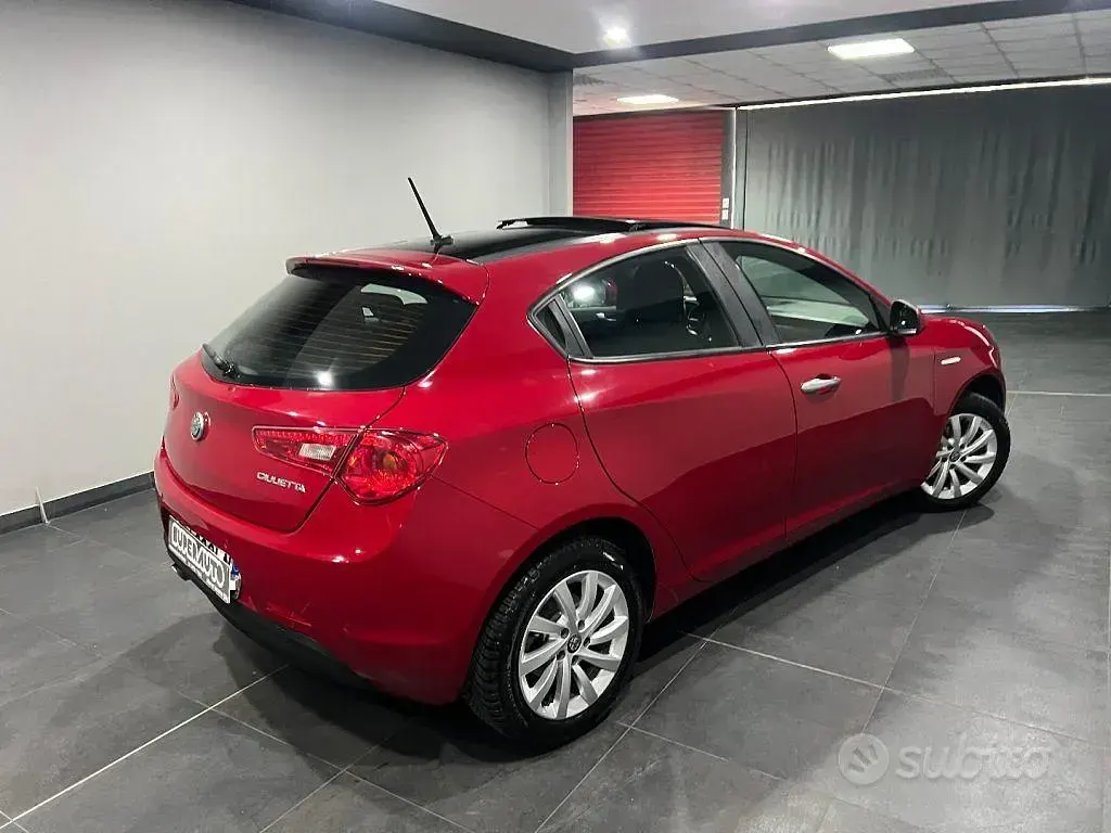 Usata Alfa Romeo Giulietta Super 120 CV (88 kW) 2018 Rosso Utilitaria