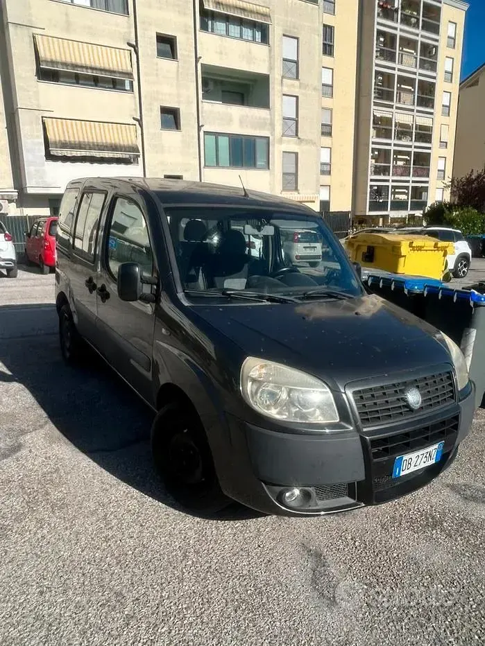 Usata Fiat Doblò 77 CV (56 kW) 2006 Grigio Monovolume