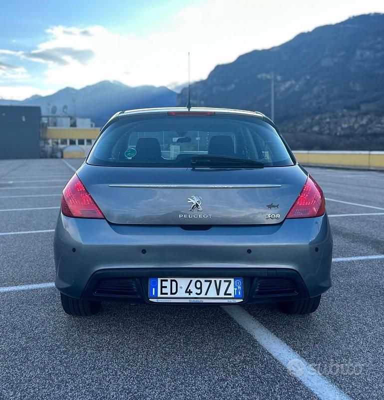 Usata Peugeot 308 Active 120 CV (88 kW) 2011 Nero Berlina