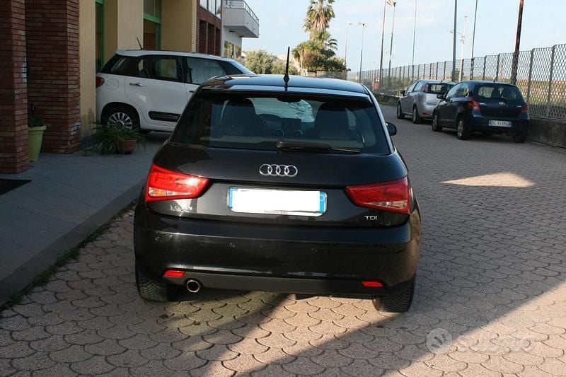 Usata Audi A1 Attraction 105 CV (77 kW) 2011 Nero Utilitaria