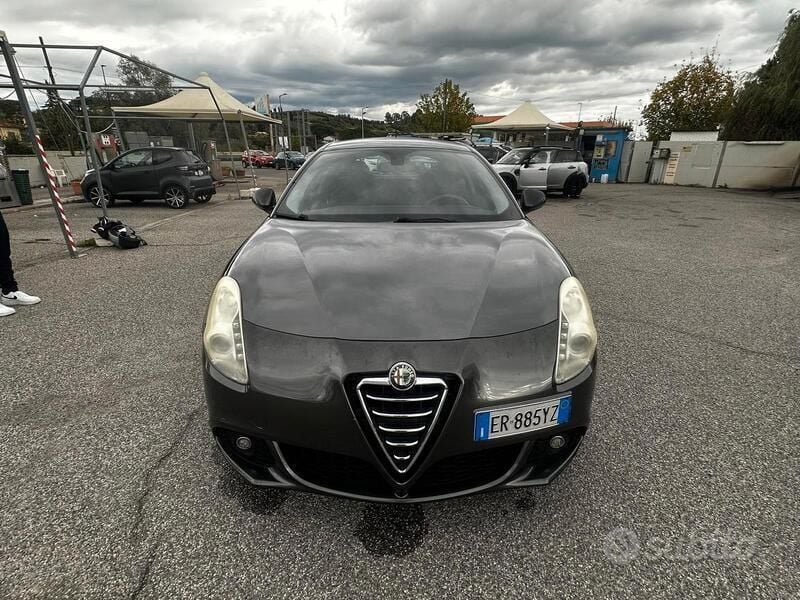 Grigio Usata 2013 Alfa Romeo Giulietta Distinctive Due volumi | 8500 € (Buon prezzo) - Immagine 1/4
