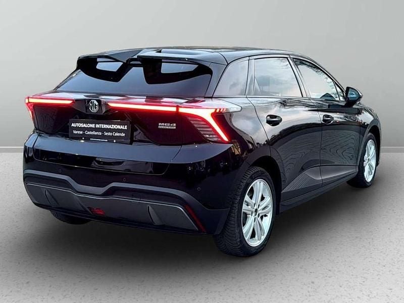 Usata MG MG4 EV Luxury 150 kW (204 CV) 2023 Pebble black Utilitaria