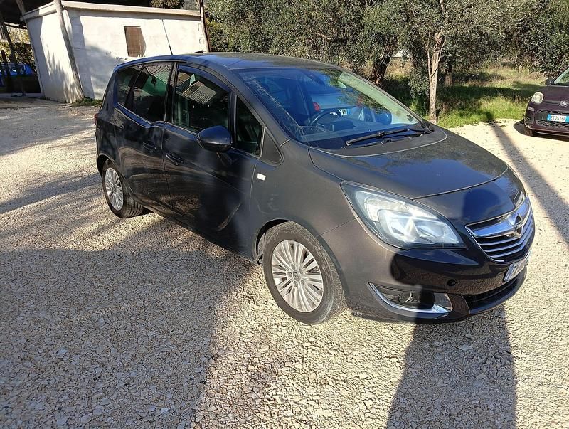 Usata Opel Meriva 110 CV (80 kW) 2014 Gray Monovolume