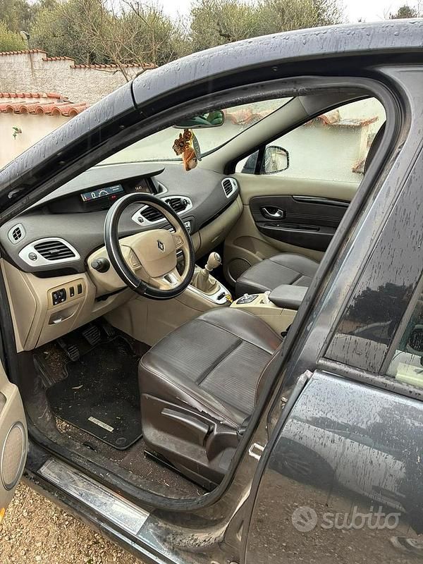 Grigio Usata 2010 Renault Scénic III XMOD Monovolume | 1990 € (Super prezzo) - Immagine 1/4