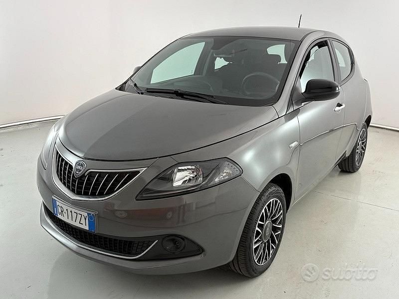 Grigio Usata 2024 Lancia Ypsilon S Due volumi | 13.400 € (Buon prezzo) - Immagine 1/4