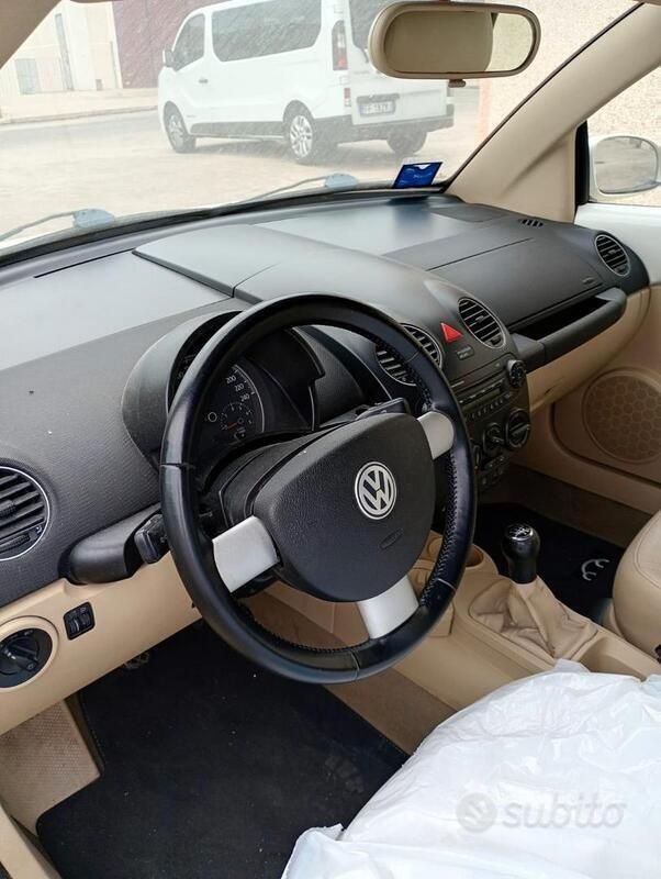 Usata VW Beetle Cabriolet 105 CV (77 kW) 2009 Bianco Cabrio