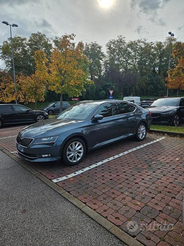 Usata Skoda Superb Executive 150 CV (110 kW) 2018 Grigio Berlina