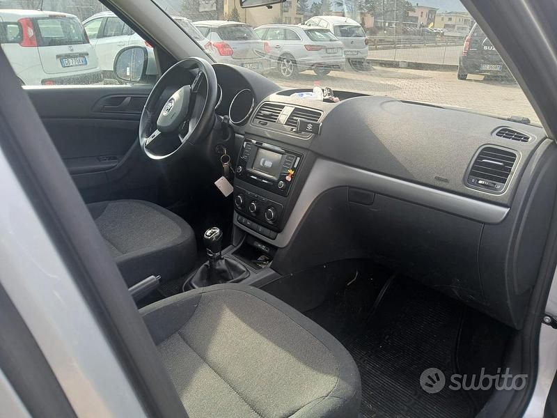 Usata Skoda Yeti Outdoor Ambition 110 CV (80 kW) 2016 Grigio SUV