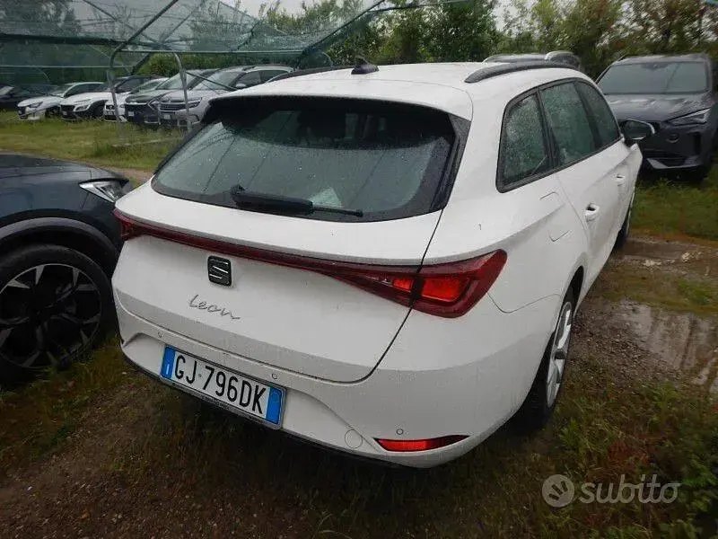 Usata Seat Leon Style 150 CV (110 kW) 2022 Bianco Station wagon