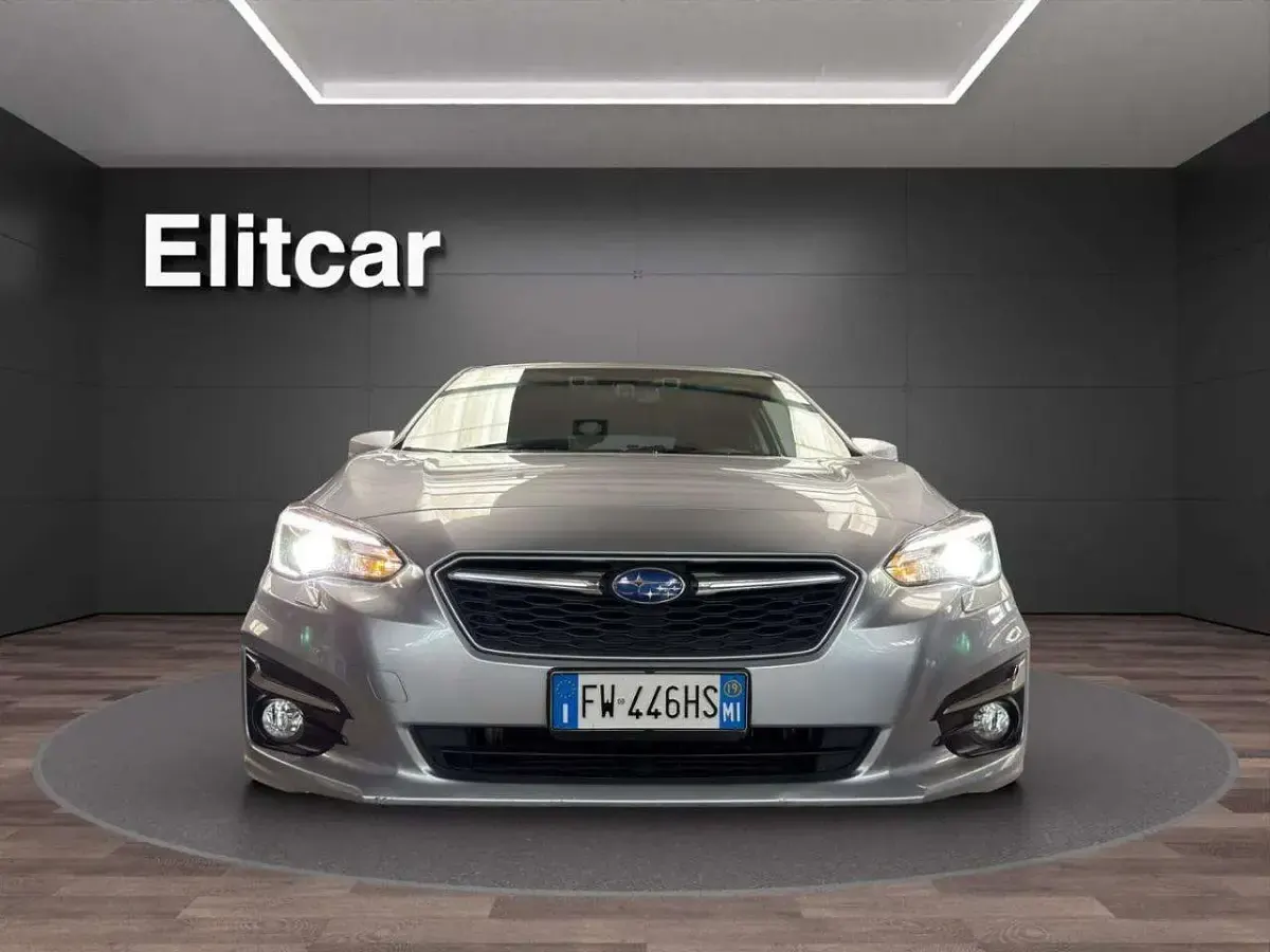 Usata Subaru Impreza Style 114 CV (83 kW) 2019 Argento Berlina