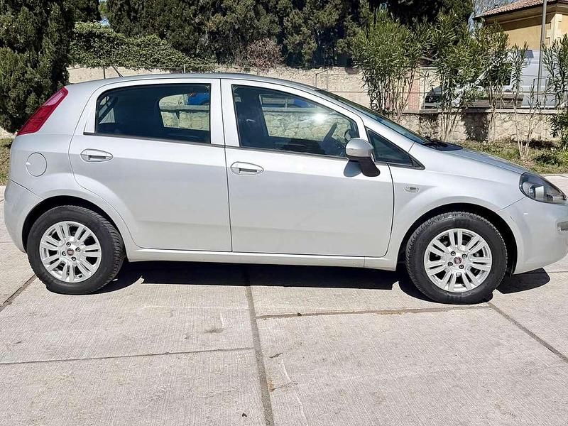Usata Fiat Punto Lounge 77 CV (56 kW) 2016 Argento Utilitaria