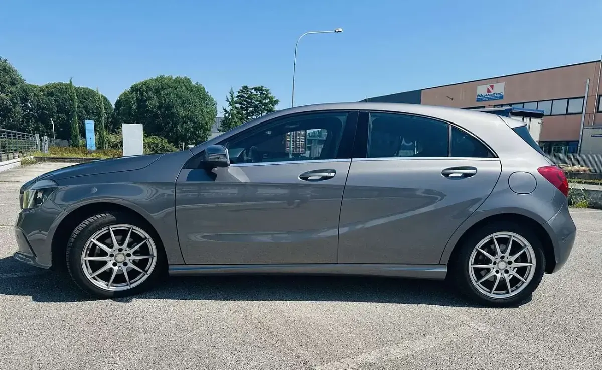 Usata Mercedes A180 Business 109 CV (80 kW) 2017 Utilitaria