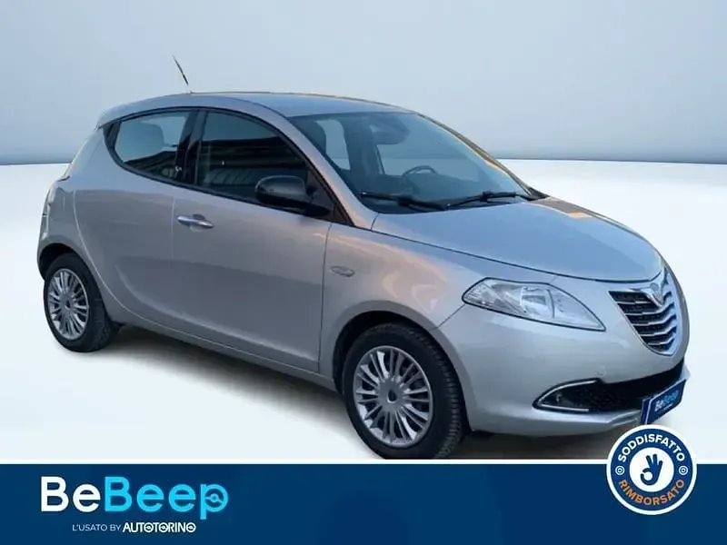 Usata Lancia Ypsilon Gold 69 CV (50 kW) 2011 Argento metallizzato Utilitaria