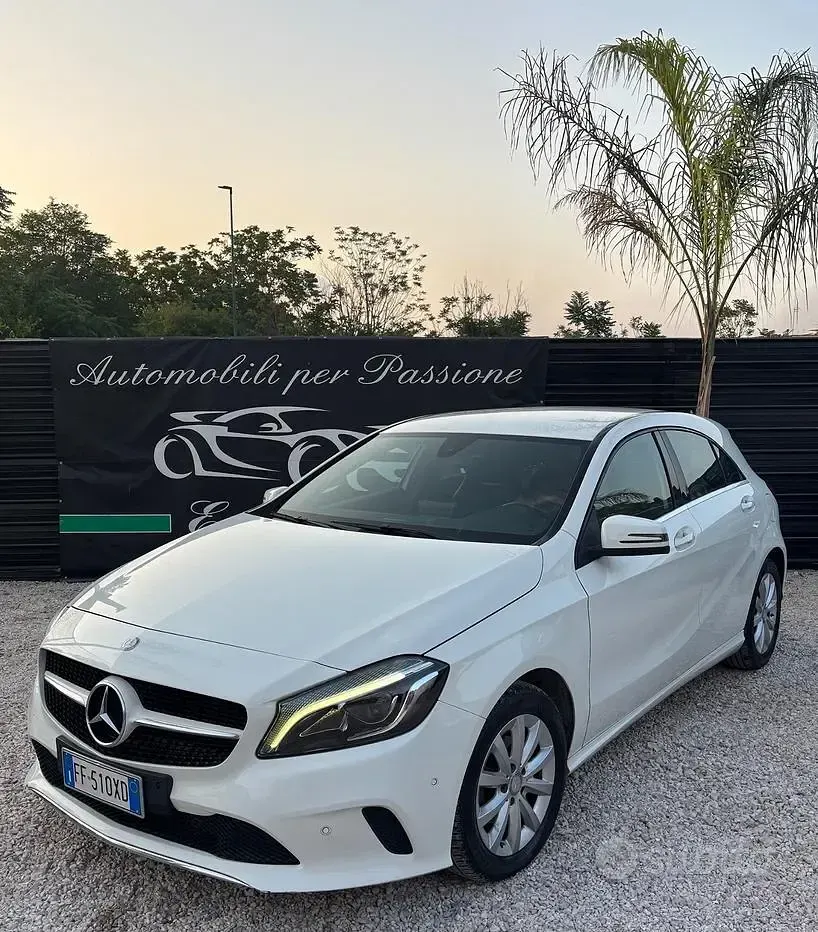 Usata Mercedes A180 Premium 109 CV (80 kW) 2016 Bianco Utilitaria