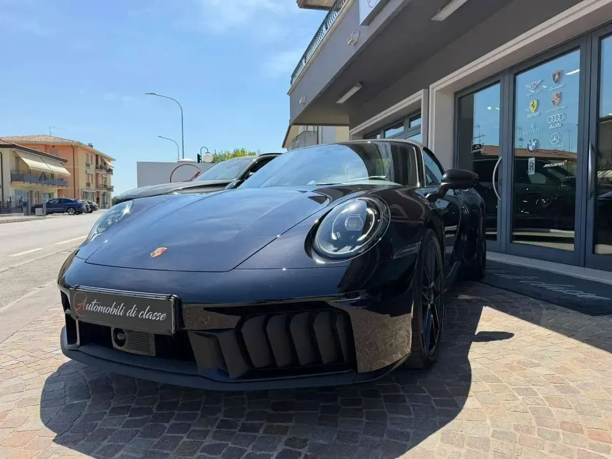 Usata Porsche 992 541 CV (397 kW) 2025 Nero Cabrio