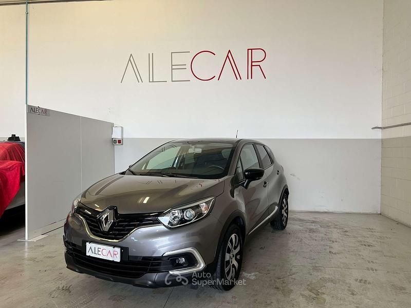 Grigio Usata 2018 Renault Captur SUV | 11.700 € (Buon prezzo) - Immagine 1/4