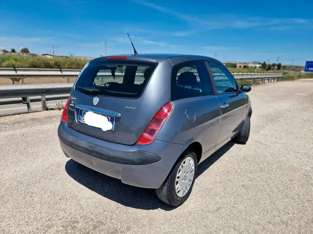 Usata Lancia Ypsilon 69 CV (50 kW) 2006 Grigio Utilitaria