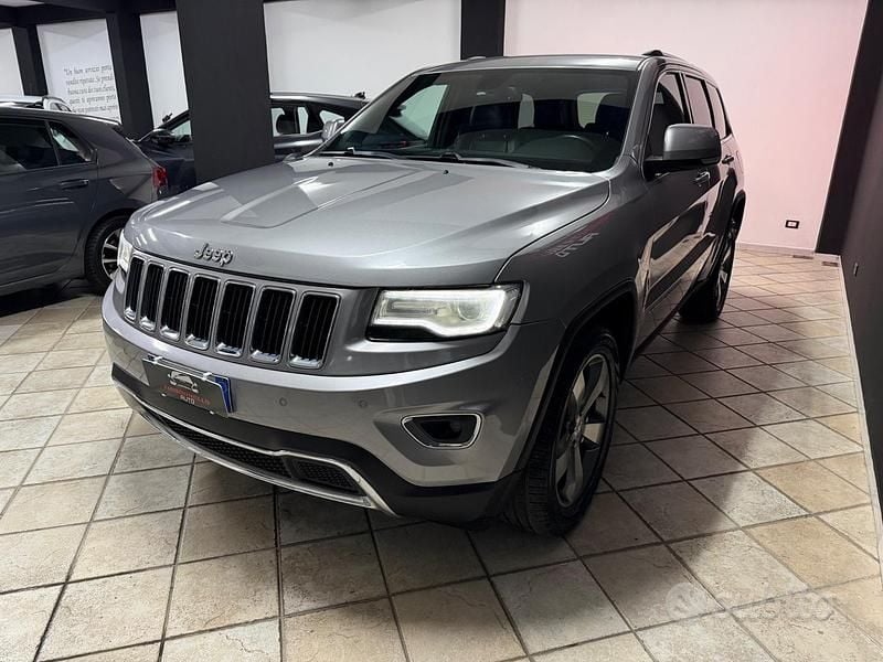 Usata Jeep Grand Cherokee Overland 250 CV (183 kW) 2013 Grigio SUV