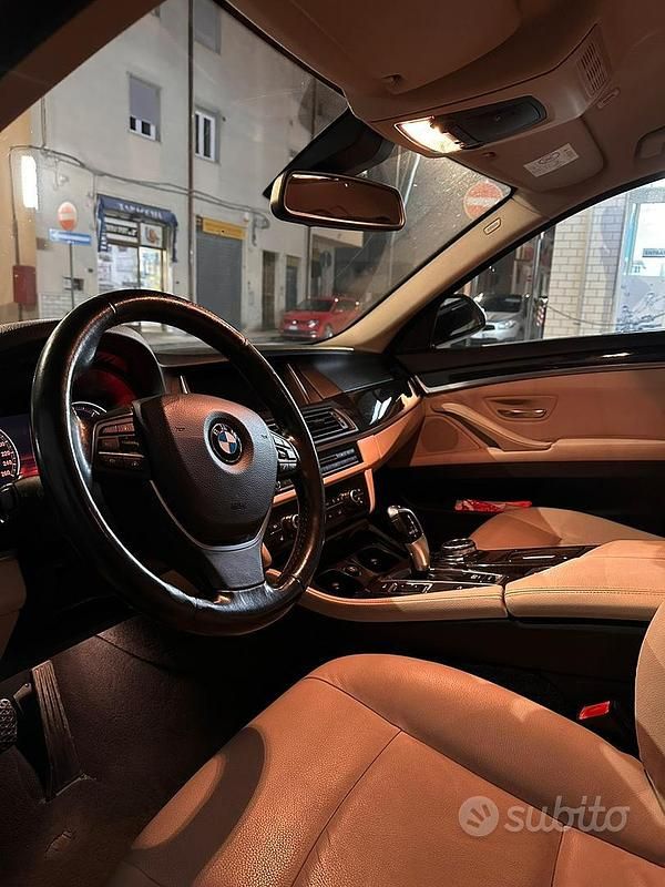 Usata BMW 520 Luxury Line 190 CV (139 kW) 2016 Nero Station wagon