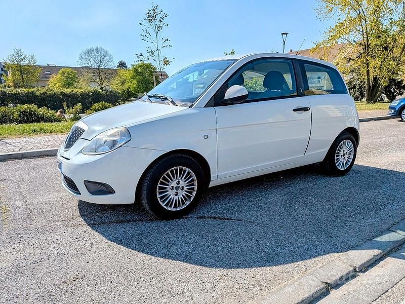 Usata Lancia Ypsilon 69 CV (50 kW) 2010 Bianco Utilitaria